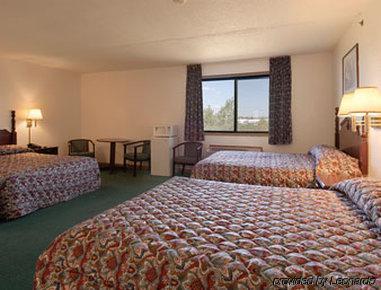 Super 8 By Wyndham Bourbonnais/Kankakee Area Room photo